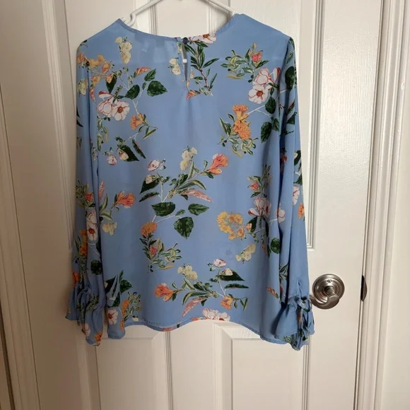 FLORAL/BLUE BLOUSE 💐 - Picture 2 of 6